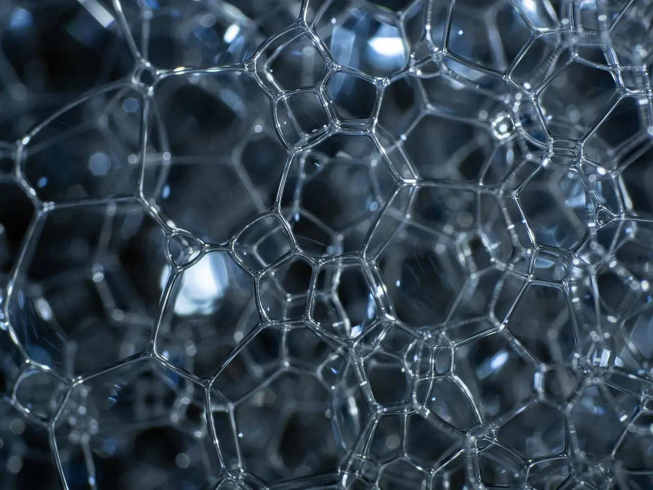 Belysning på budget: Lag-på-lag-lys der løfter indretningen i hvert rum